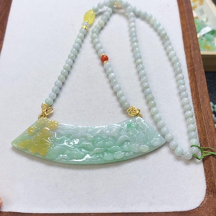 翡翠颈饰未镶嵌吊坠