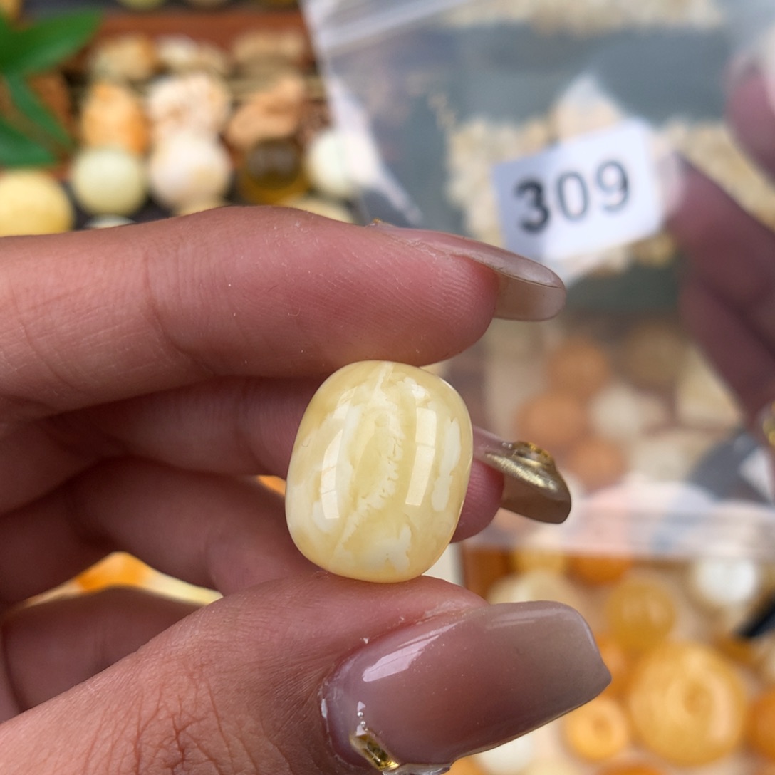 琥珀珠宝奇石未镶嵌13.4×16.5