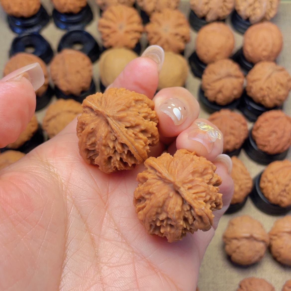 【闪购商品】吊坠文玩核桃@*张绣球