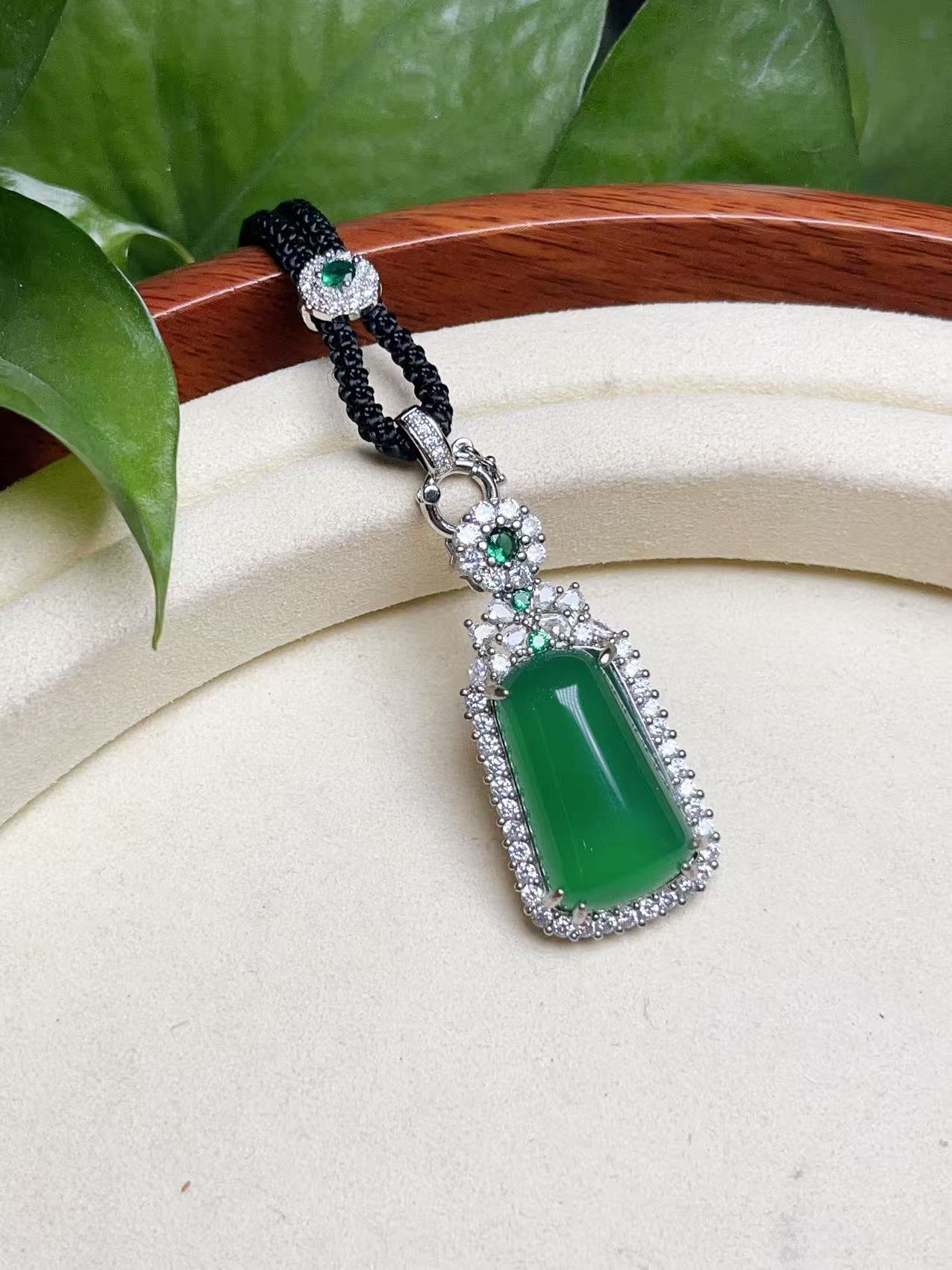 时尚玛瑙满辣绿无事牌72511