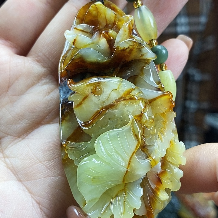 蛇纹石玉未镶嵌吊坠