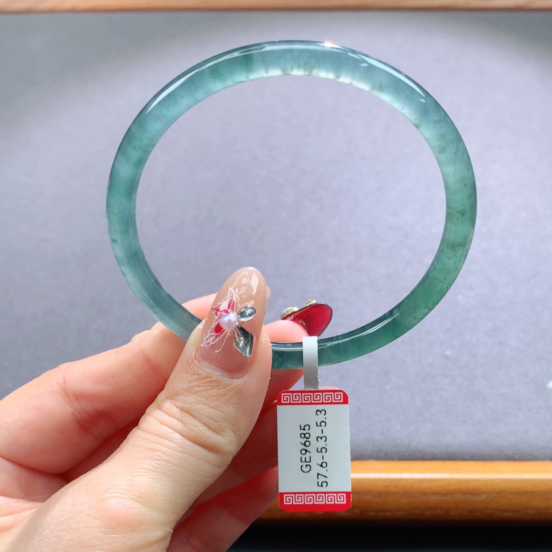 翡翠手镯未镶嵌天然翡翠手镯