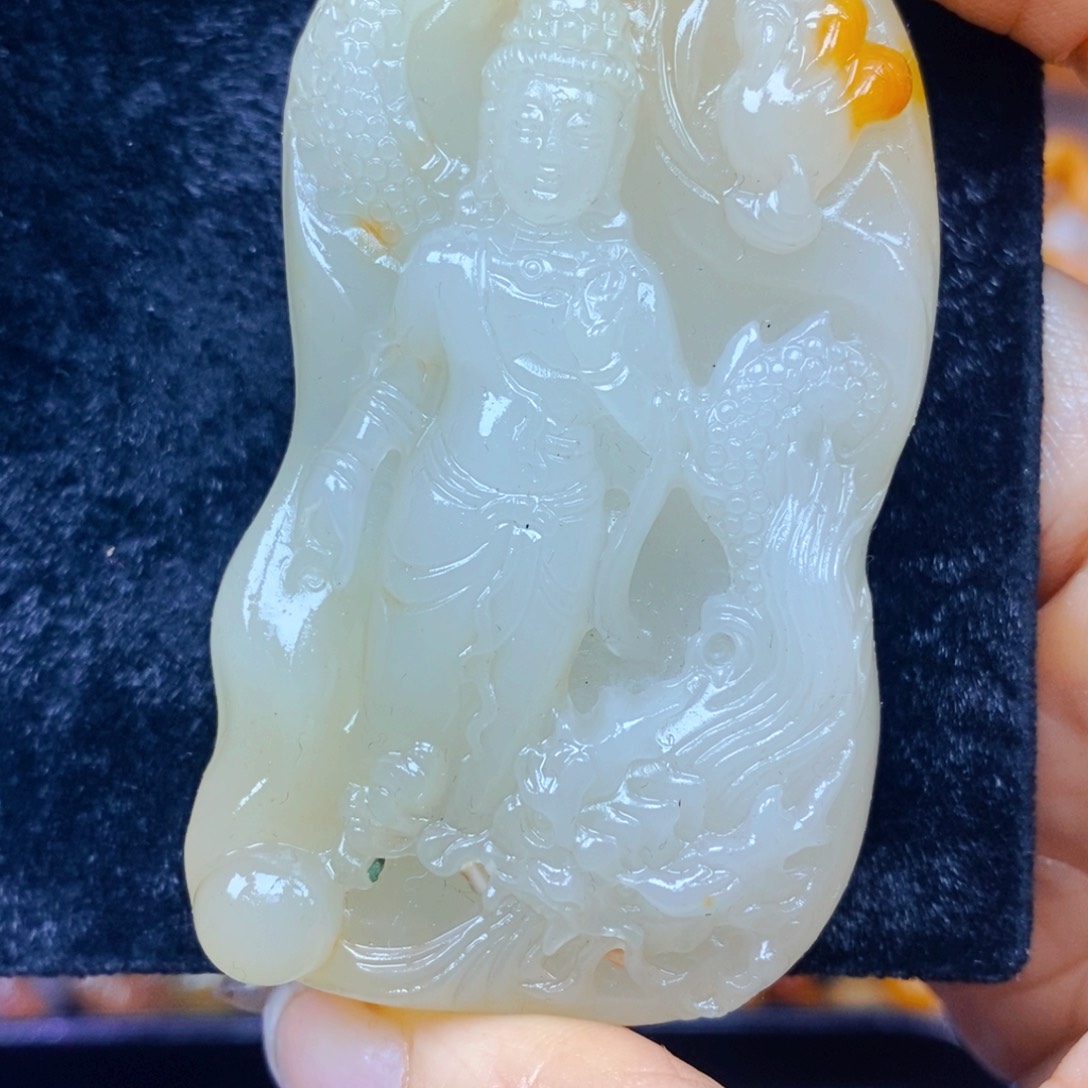未镶嵌石英质玉（黄龙玉）颈饰