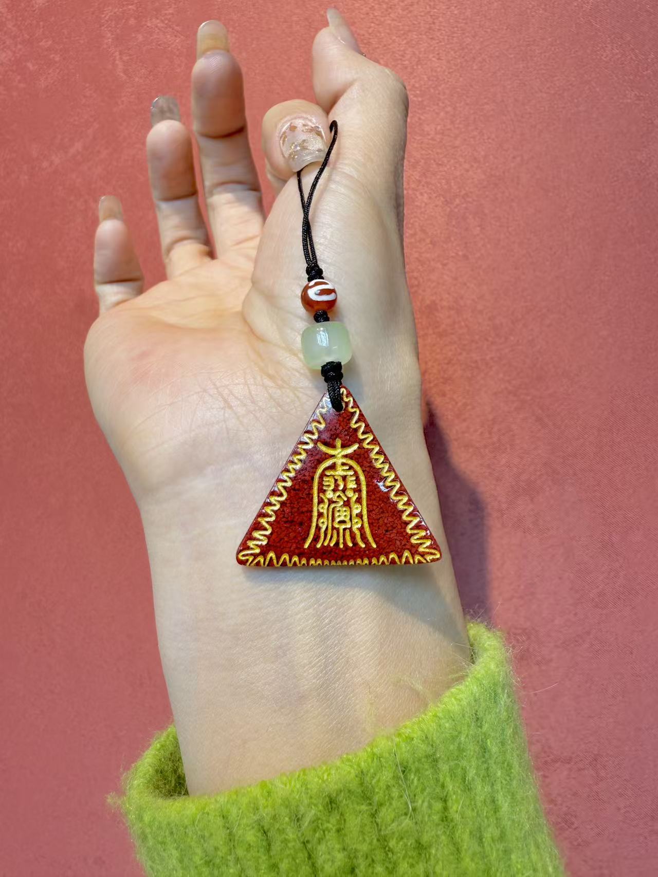 天然辰砂【灰姑娘原创】原矿晶体朱砂三角太太牌M1447