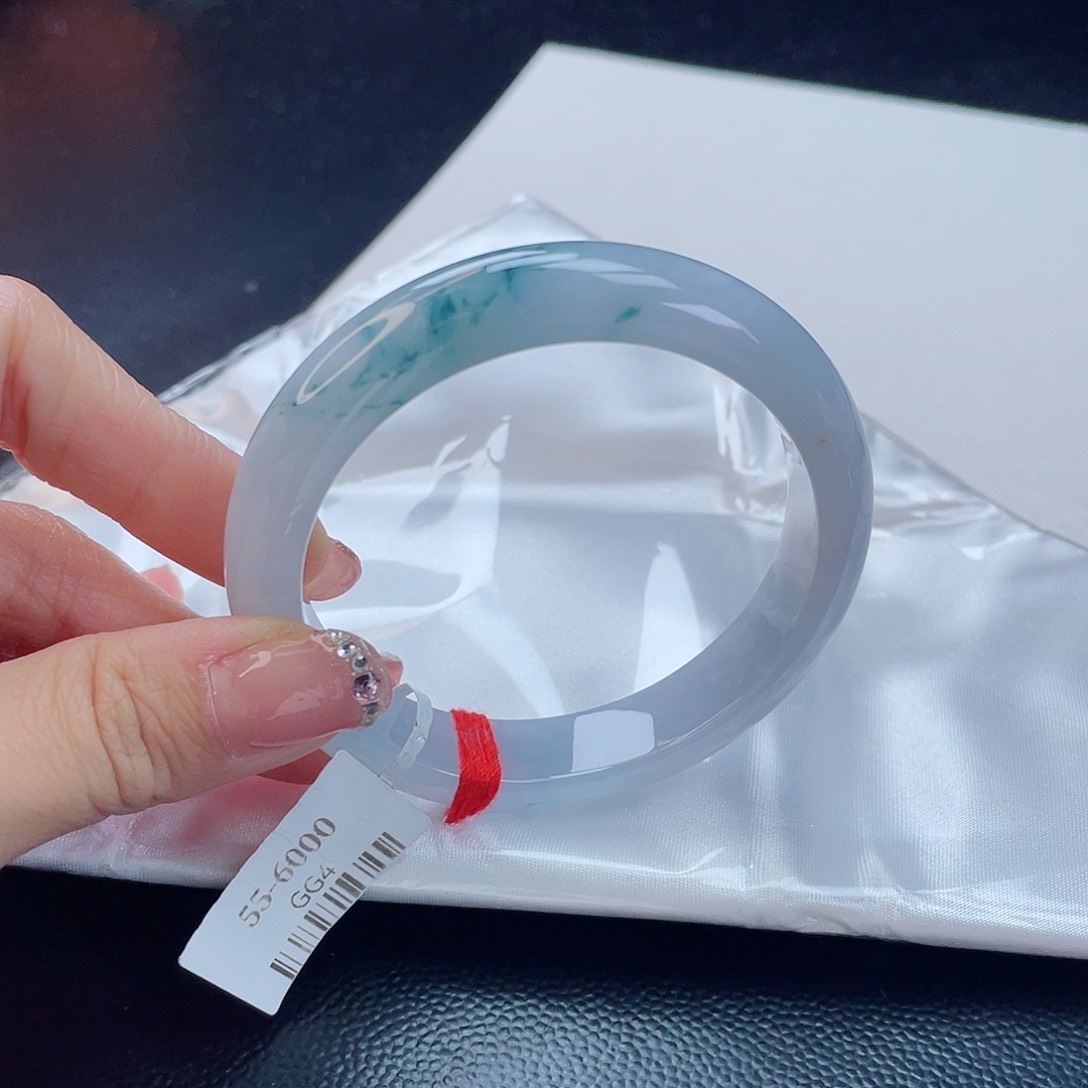 翡翠手镯未镶嵌翡翠