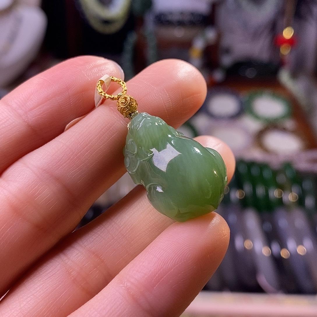 颈饰未镶嵌和田玉银扣碧玉粉青貔貅吊坠