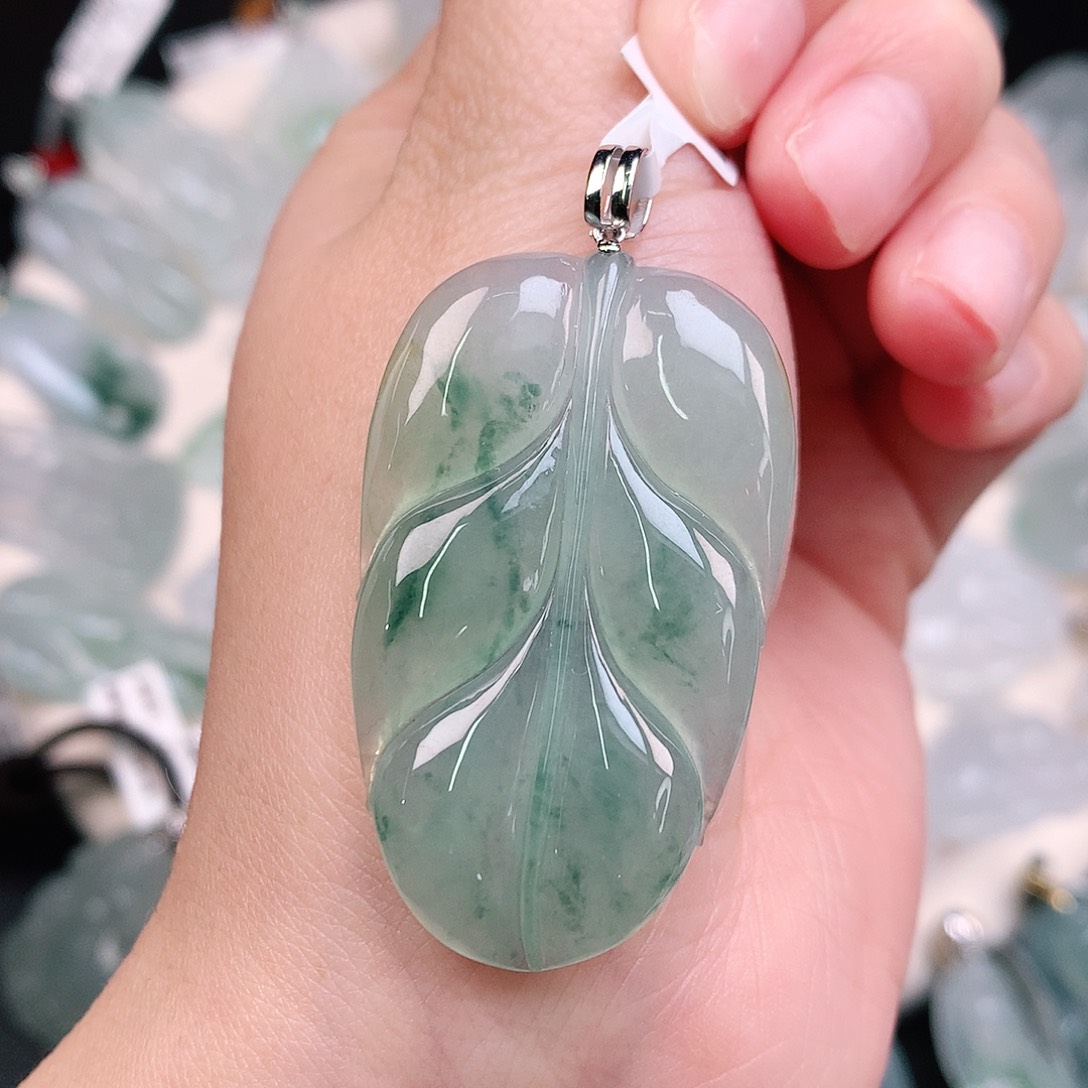 翡翠颈饰18K金镶嵌飘花大叶子44.5、26.7、5