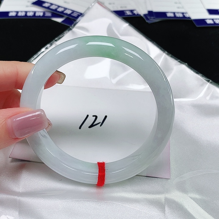 翡翠手镯未镶嵌翡翠手镯未镶嵌