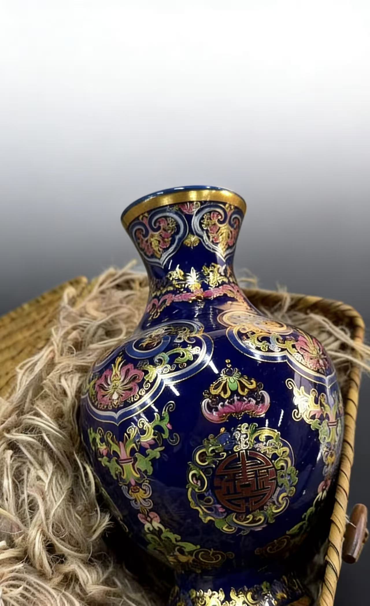 家居装饰福寿缠枝蓝瓶