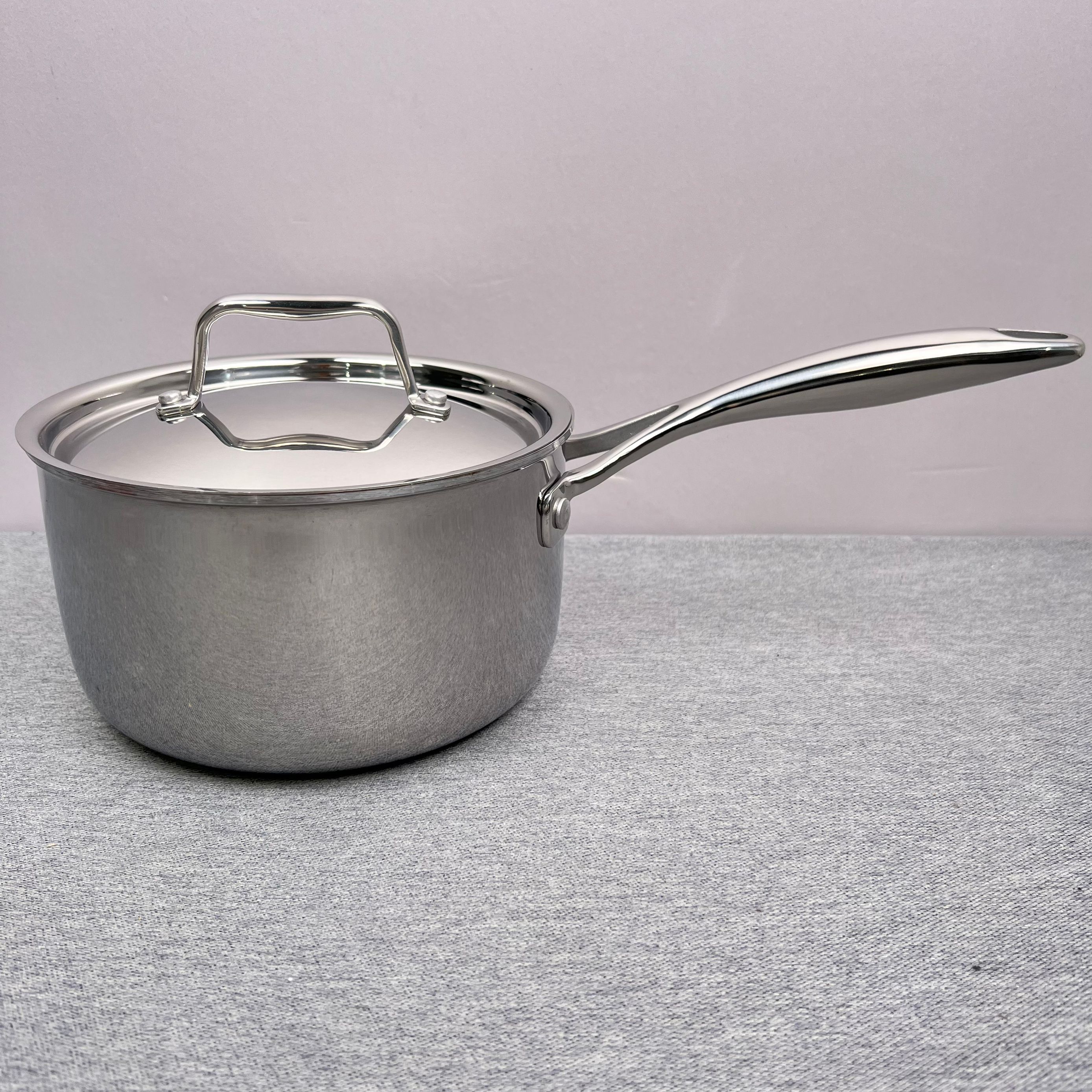 K-005 库存单柄奶锅 18*10.5CM 2.5QT 带盖重约1.32KG