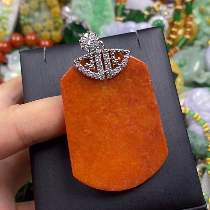 翡翠未镶嵌吊坠(赠链)