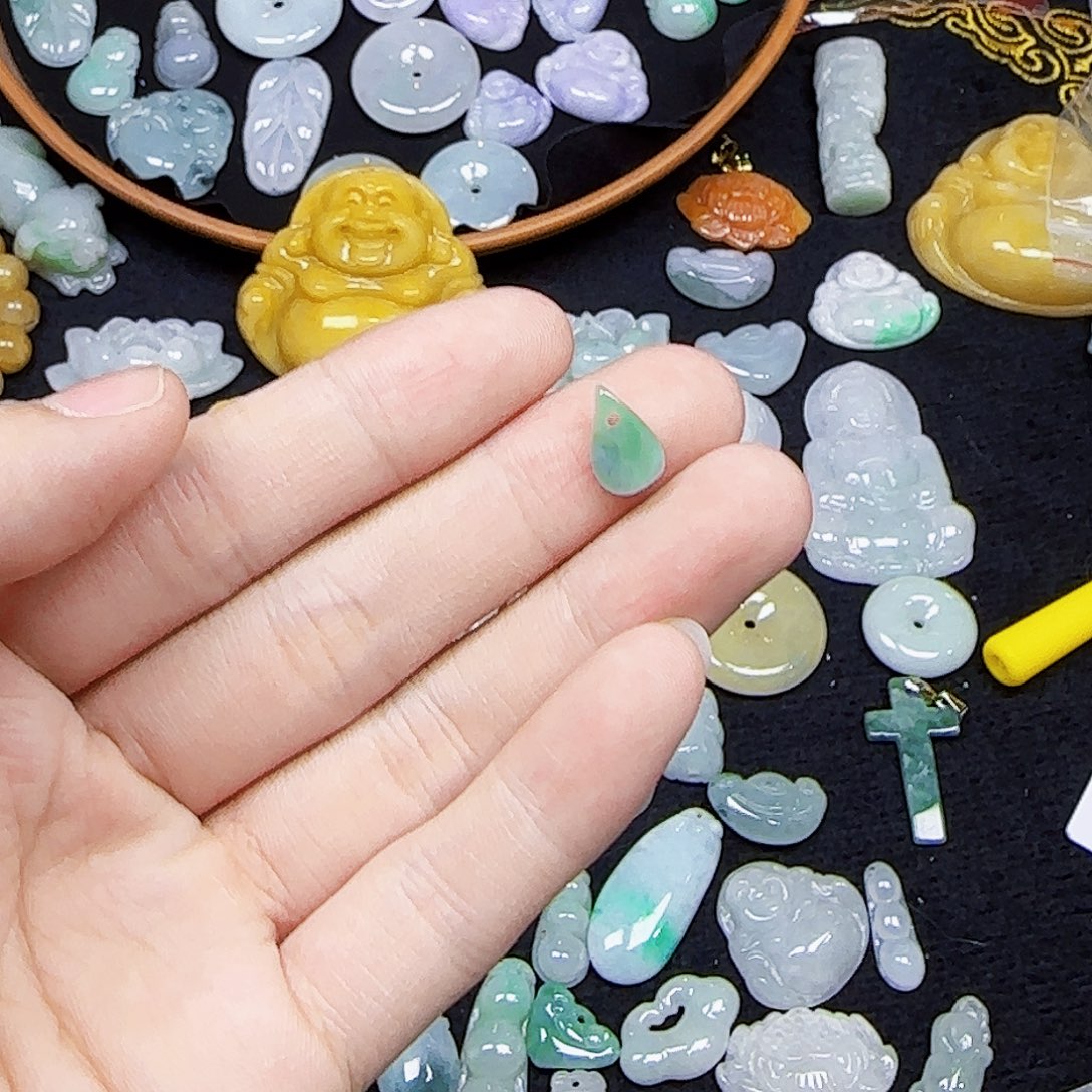 翡翠未镶嵌颈饰放心