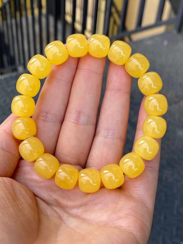12mm20.37同料鸡油黄蜜蜡老型手串精工适合日常佩戴简约不失高贵