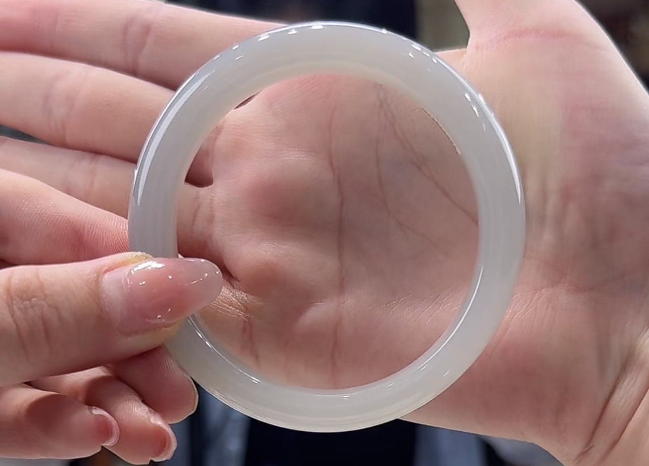 精品天然和田玉手镯 烟紫半山水 58+