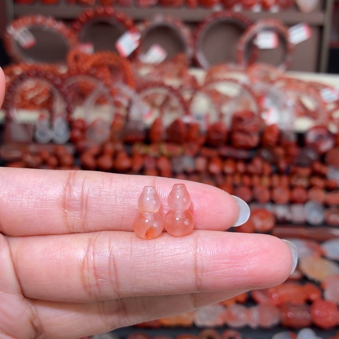 南红玛瑙未镶嵌颈饰通孔葫芦一对