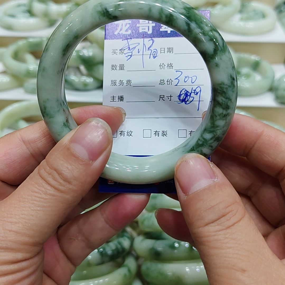 透闪石-蛇纹石玉手镯未镶嵌雪*