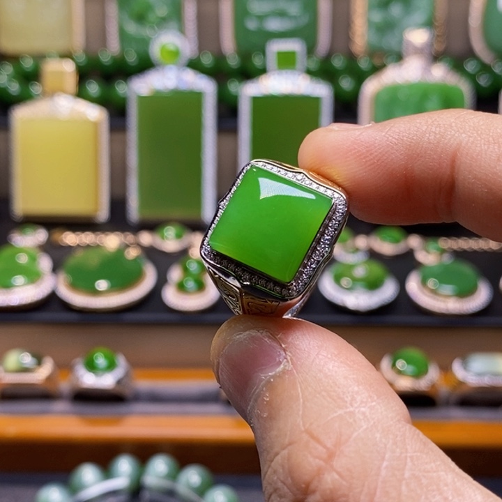 吊坠(不含链)18K金镶嵌和田玉有*