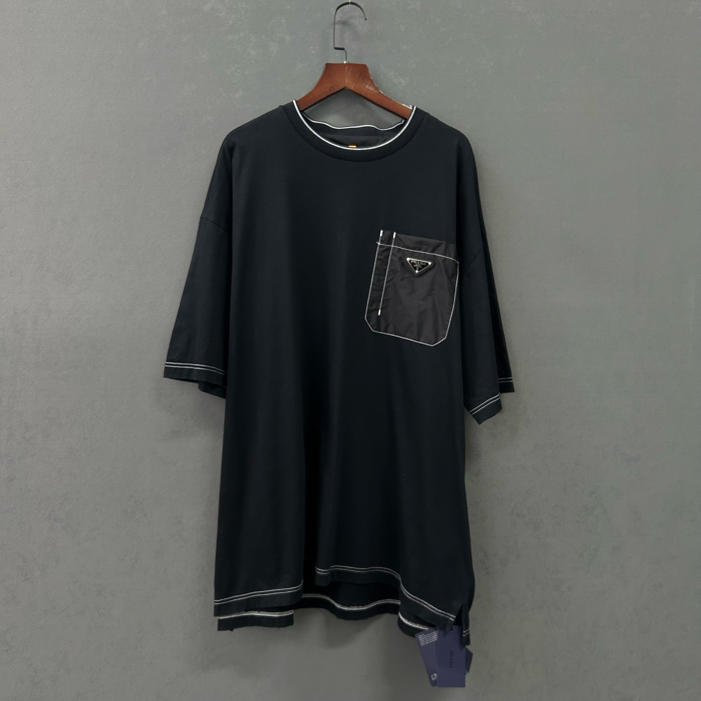 未使用 Prada/普拉达 拼接口袋黑白明线宽松短袖T恤 M码 cl01786