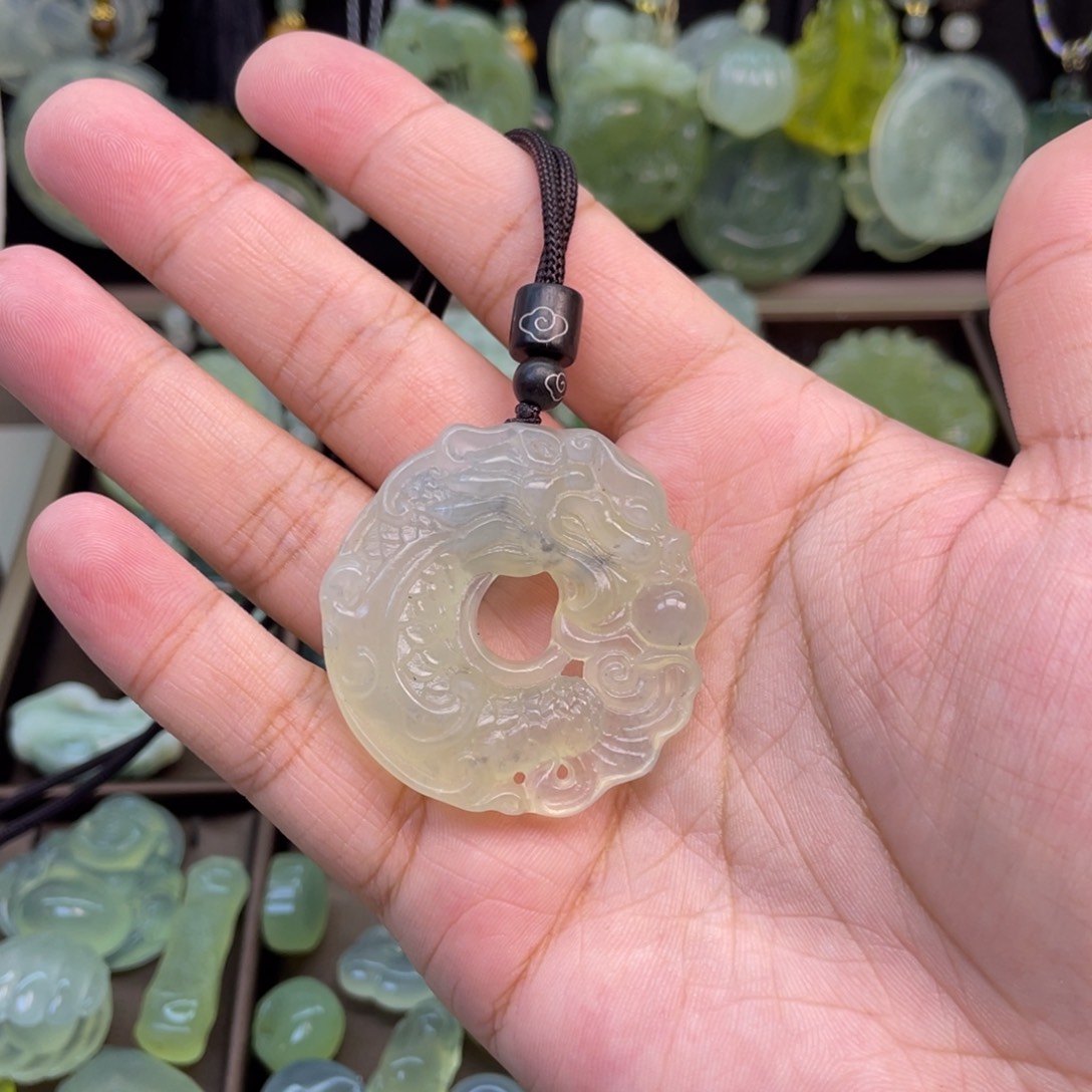 武***彤蛇纹石玉未镶嵌项链