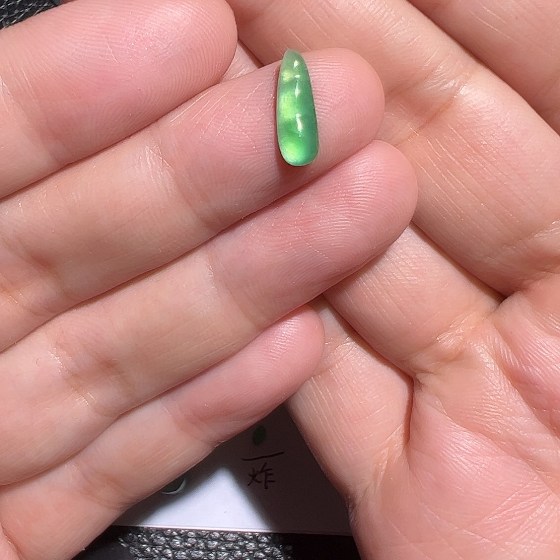 翡翠未镶嵌颈饰裸石