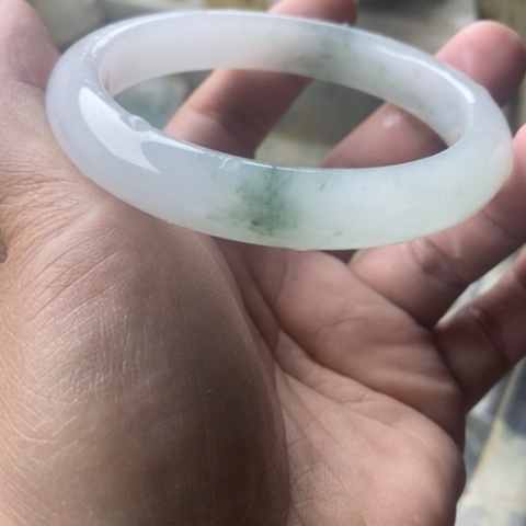 石英质玉未镶嵌手镯冬*