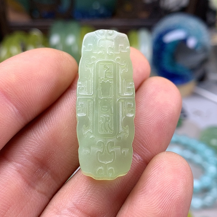 蛇纹石玉挂坠未镶嵌