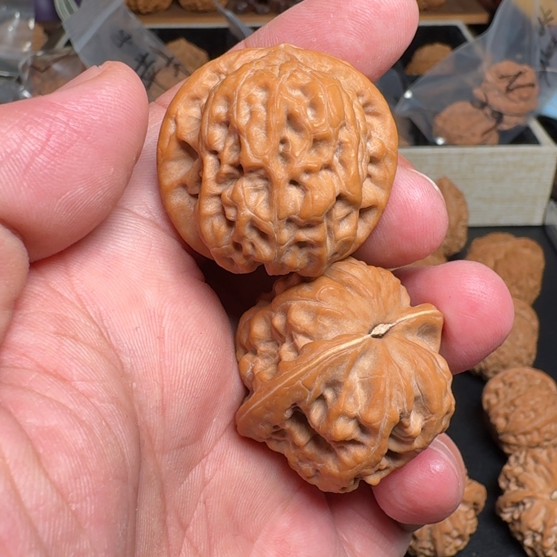 刚***子文玩核桃吊坠全品沉水狮子头 尺寸35