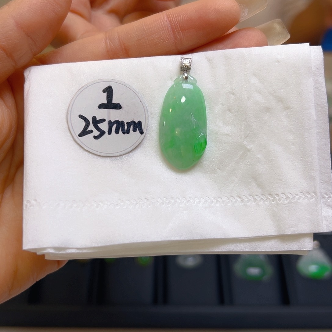 翡翠颈饰18K金镶嵌翡翠