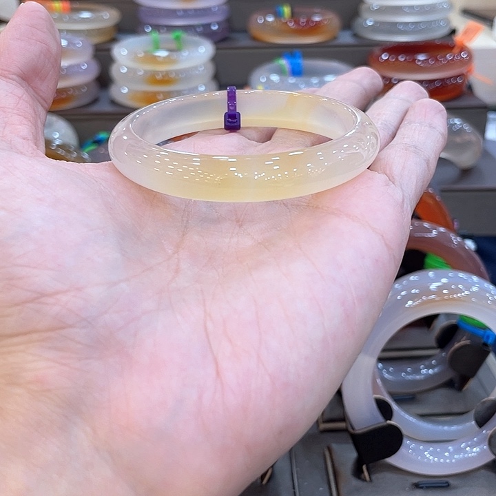 玛瑙/玉髓手镯未镶嵌