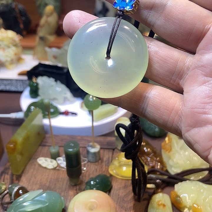 金***安蛇纹石玉未镶嵌珠宝奇石