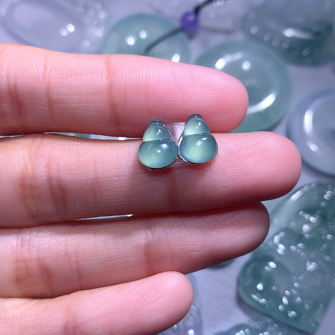 【闪购商品】翡翠颈饰未镶嵌一对