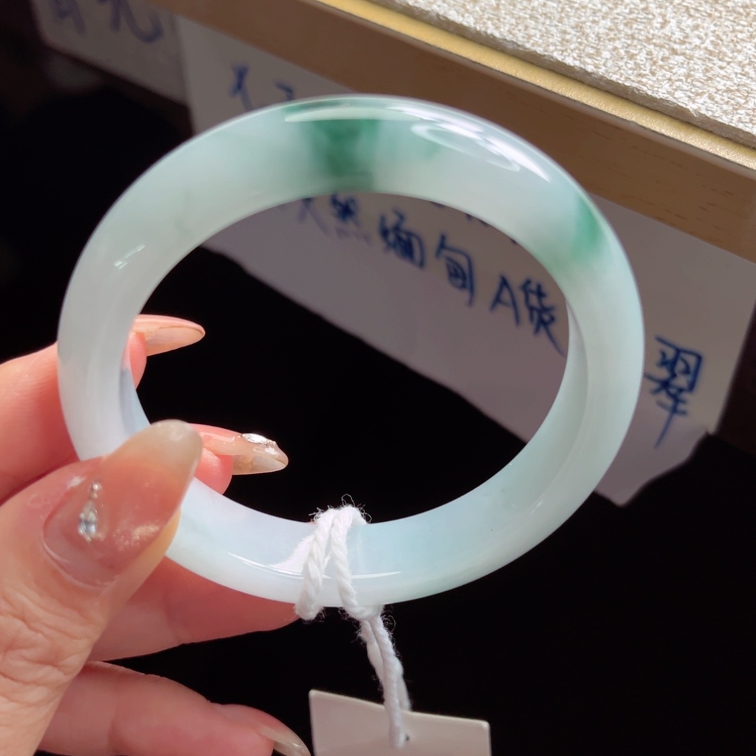 翡翠未镶嵌手镯手镯