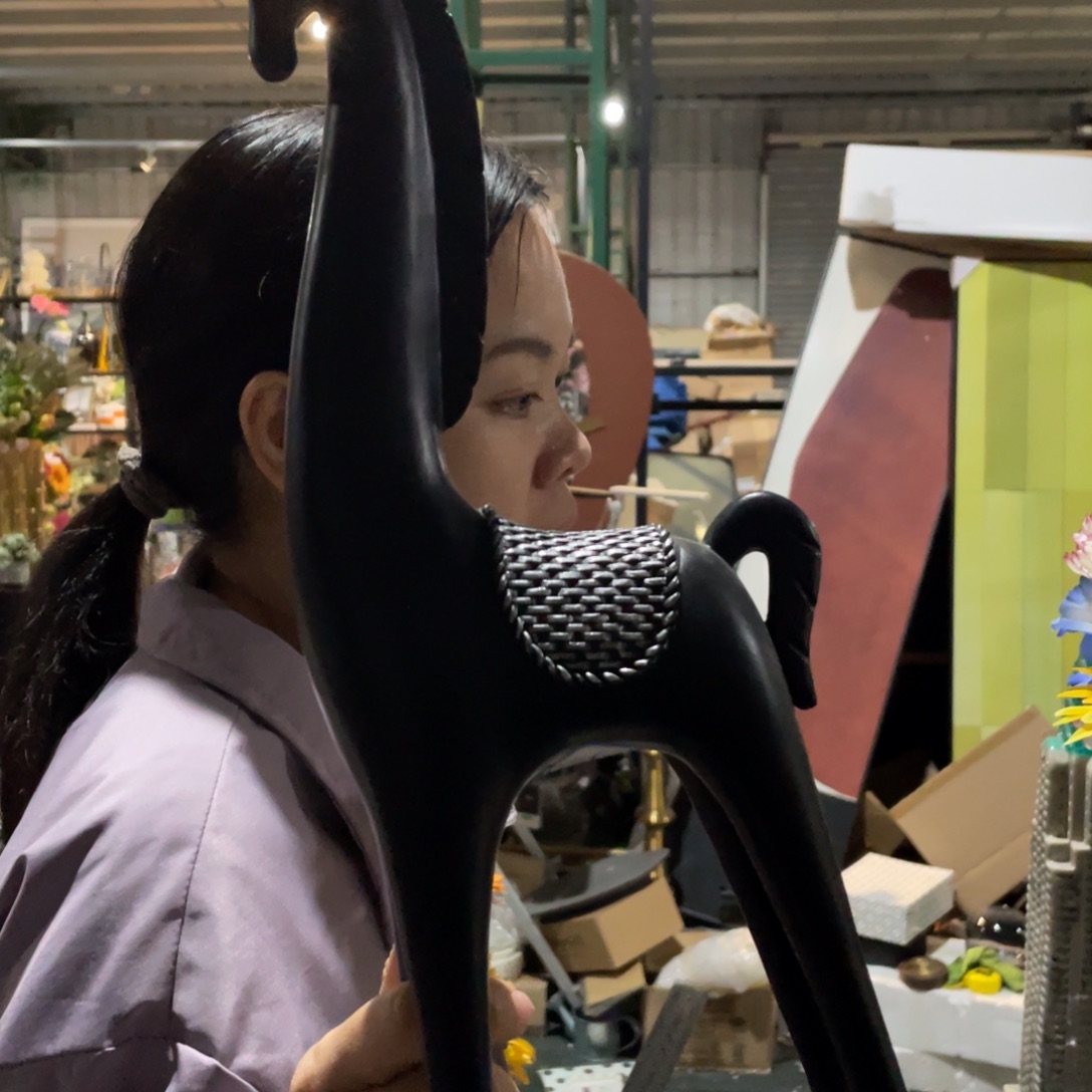 陶瓷花瓶，仿真绿植。