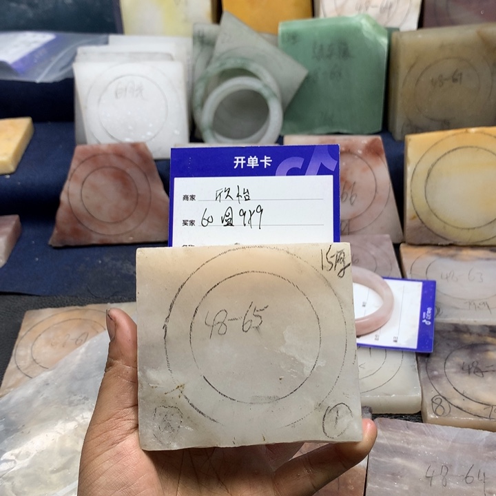 石英质玉手镯未镶嵌欣*定制手镯