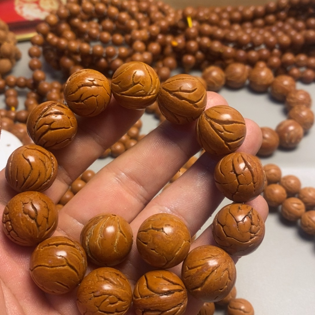 旁***者桃核手串龙纹光珠