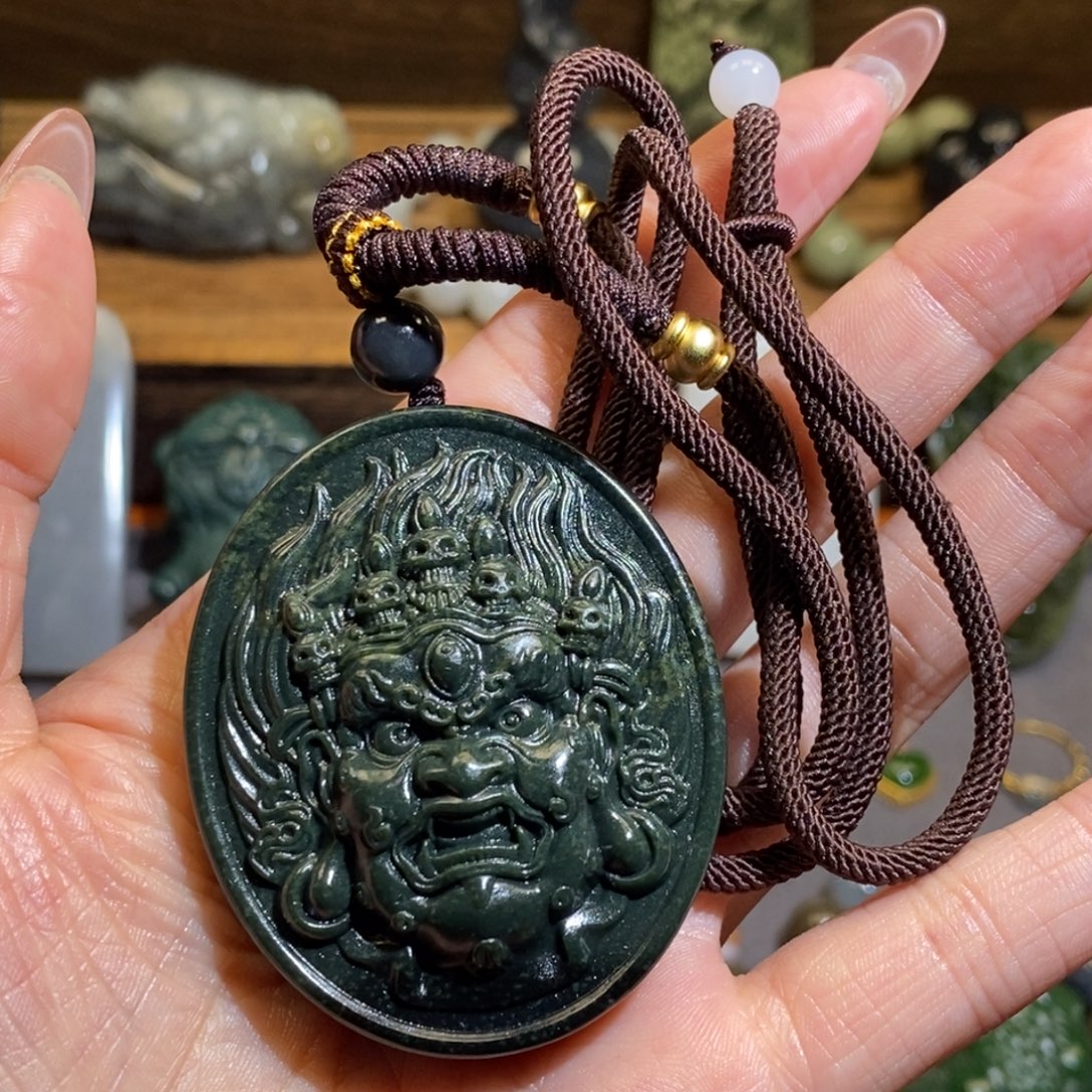 高***哥颈饰未镶嵌和田玉