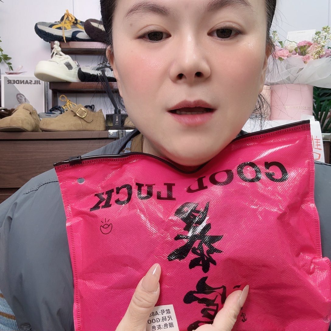 Tyuiooooiibhiopoon
