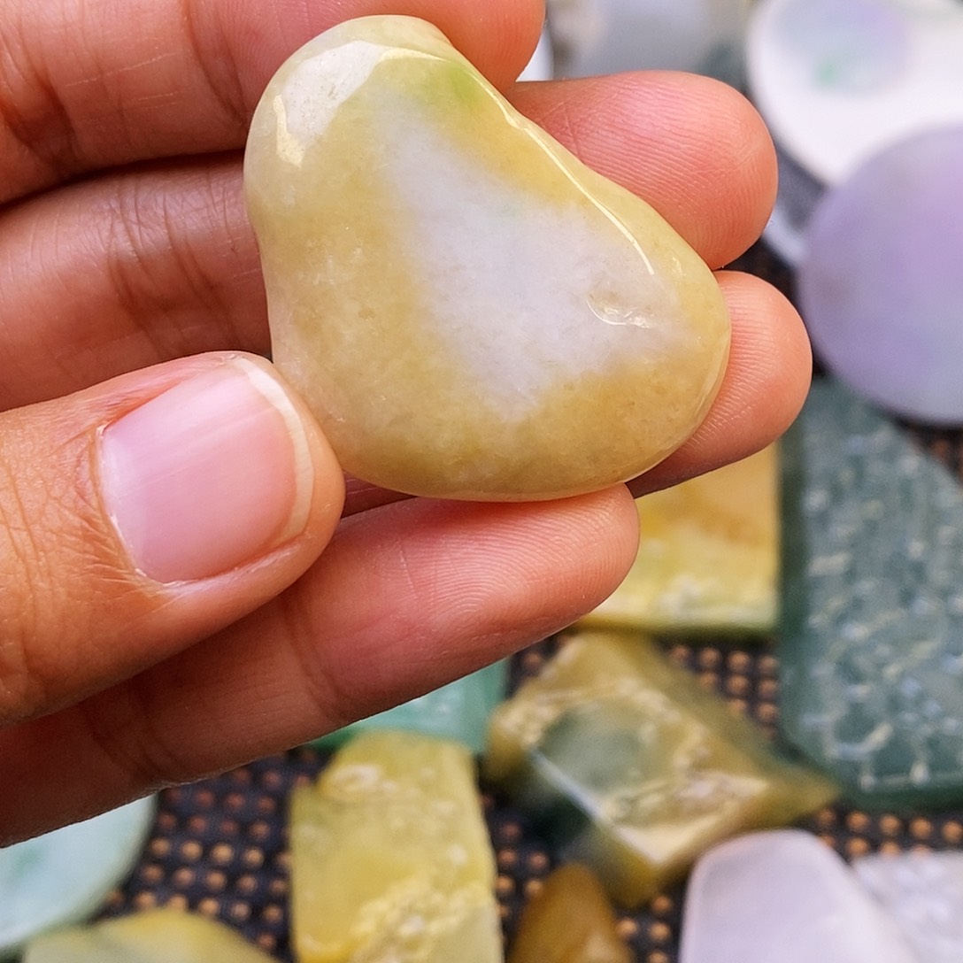 翡翠颈饰未镶嵌翡翠