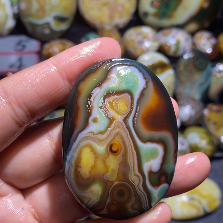 玛瑙/玉髓未镶嵌珠宝奇石30