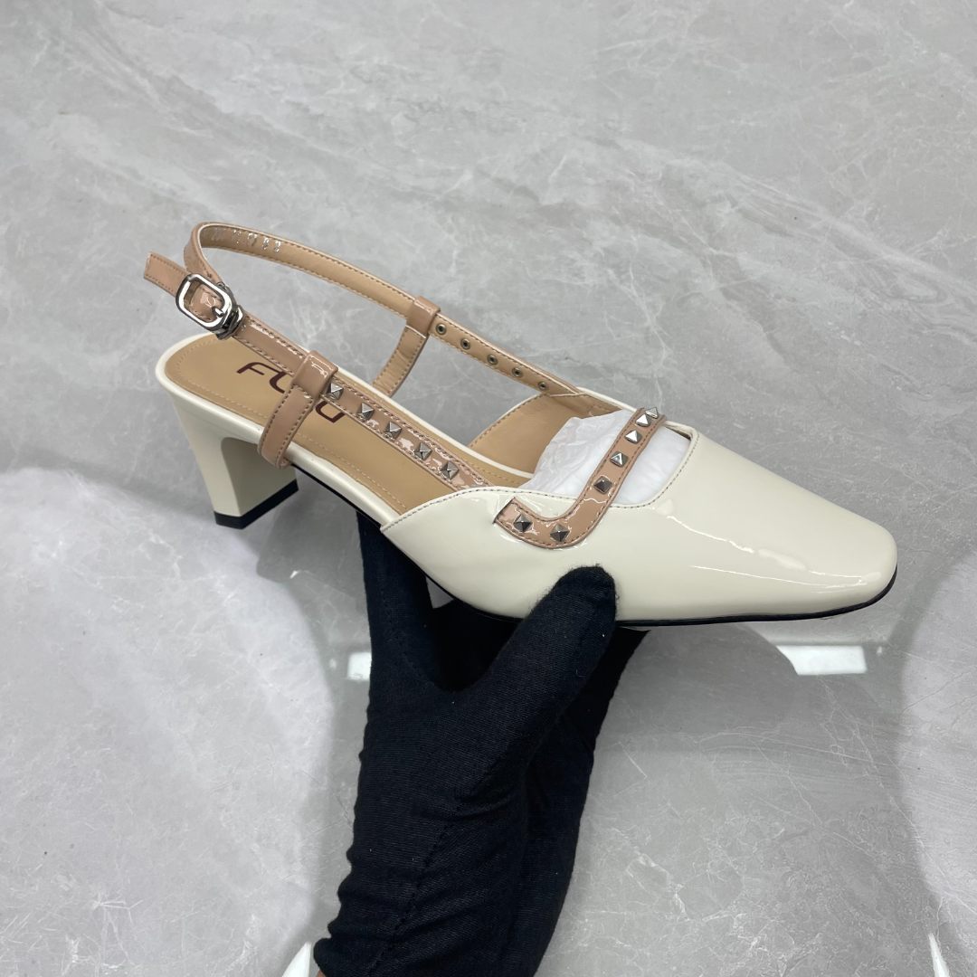 凉鞋女 (牛皮) 9619（孤品）a区37/40码