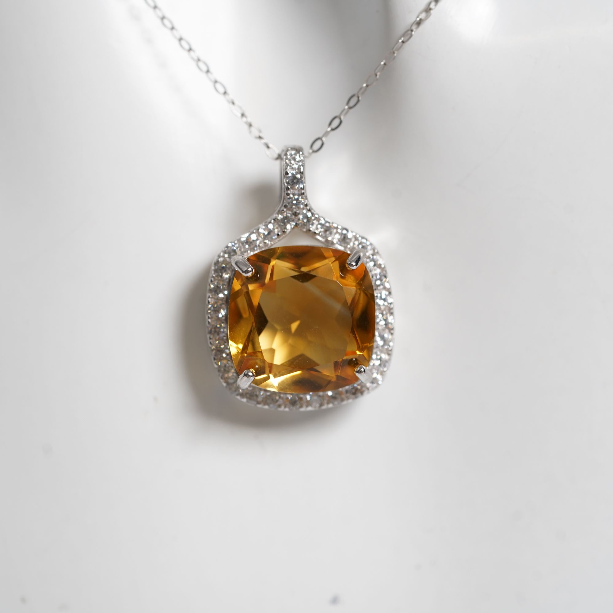 JSHSD0761-黄水晶吊坠（主石约12CT）