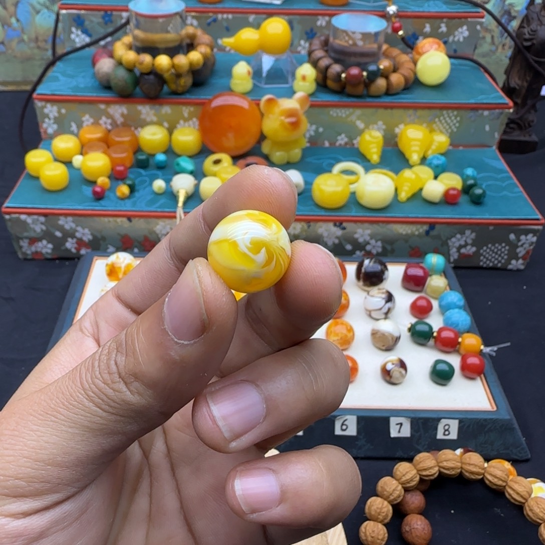 打***行琥珀未镶嵌裸石配饰