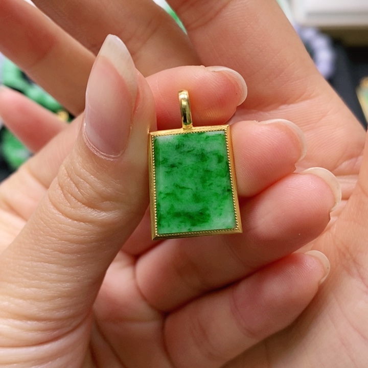 翡翠颈饰未镶嵌吊坠