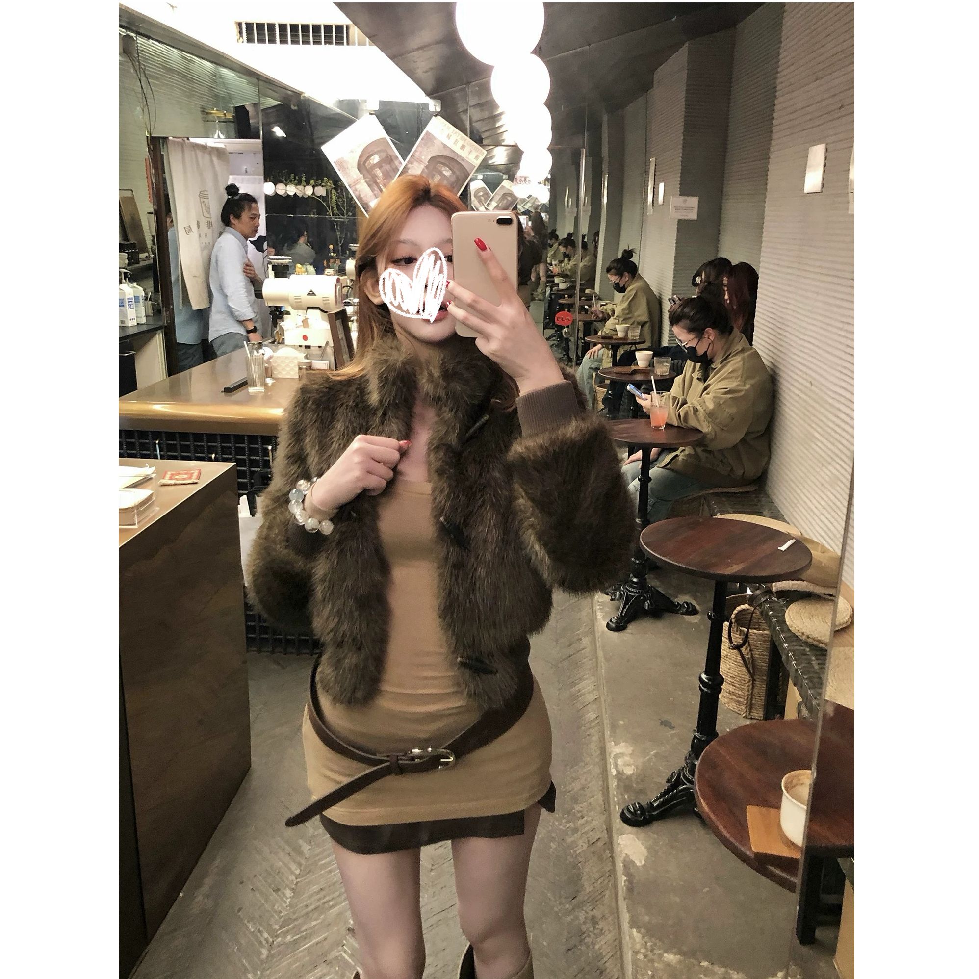 奶缇小熊  牛角扣女冬季短款毛毛外套+U领收腰连衣裙短裙子3294