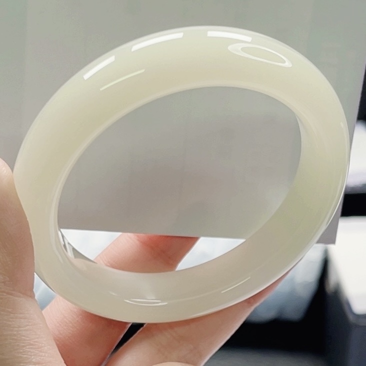 58圈口 蜂蜜水手镯 润如羊脂