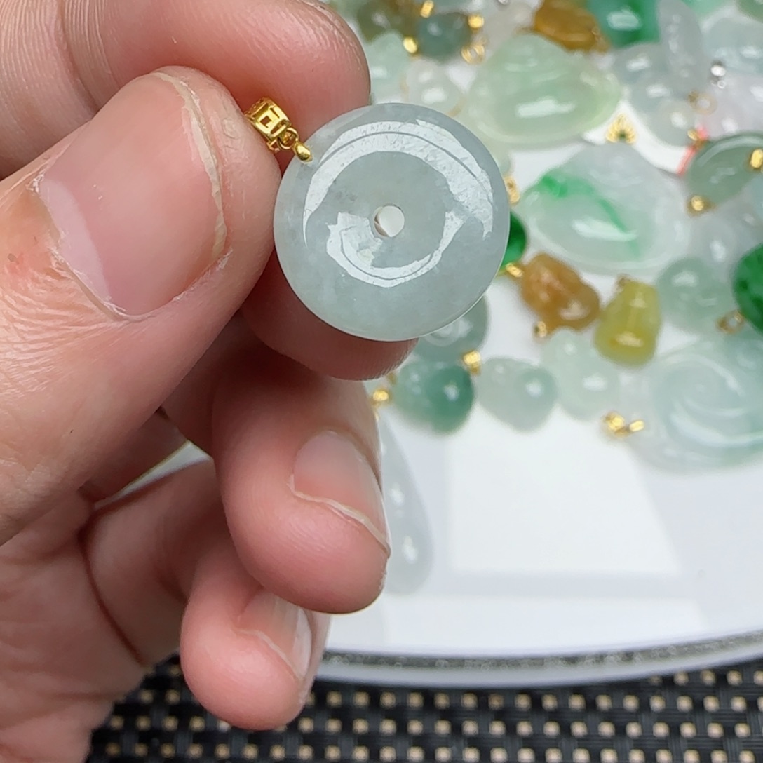 【闪购商品】翡翠颈饰18K金镶嵌小平安扣