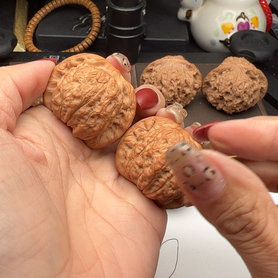 文玩核桃吊坠滢血麒麟39