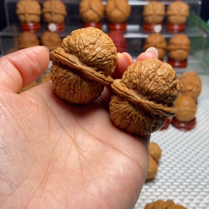 小***乖文玩核桃把件5蟒纹元宝