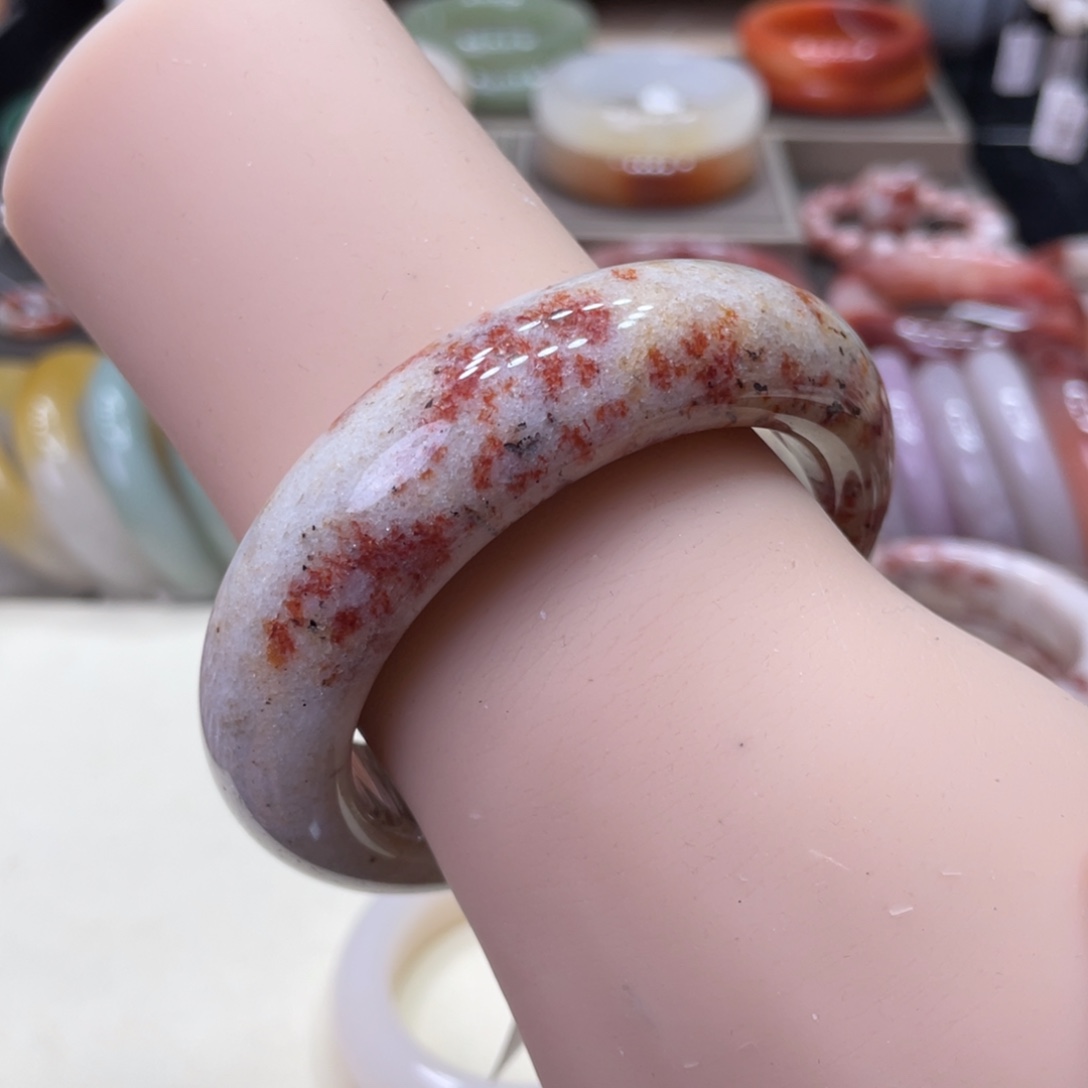 未镶嵌手镯石英岩玉