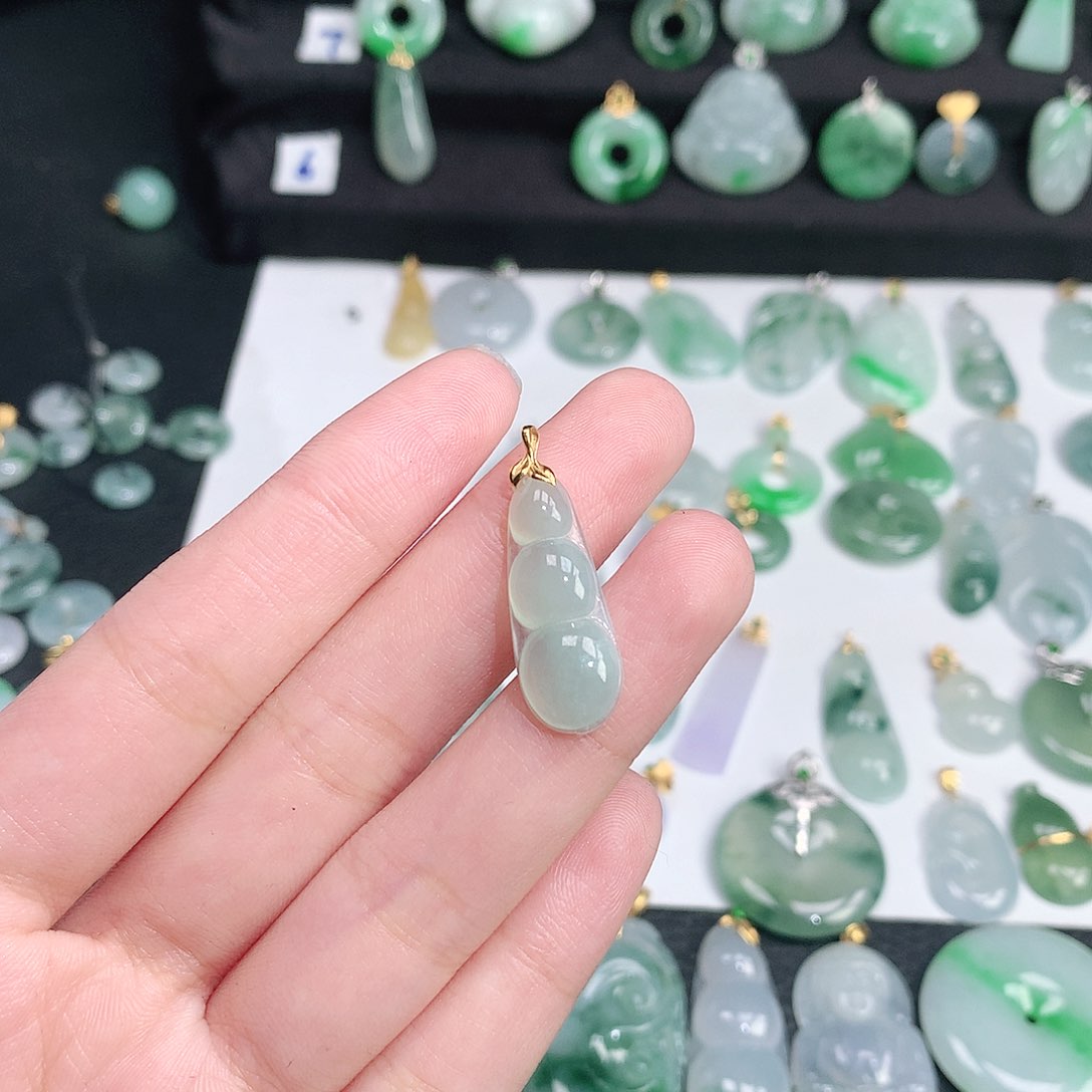 翡翠颈饰未镶嵌发*发翡翠